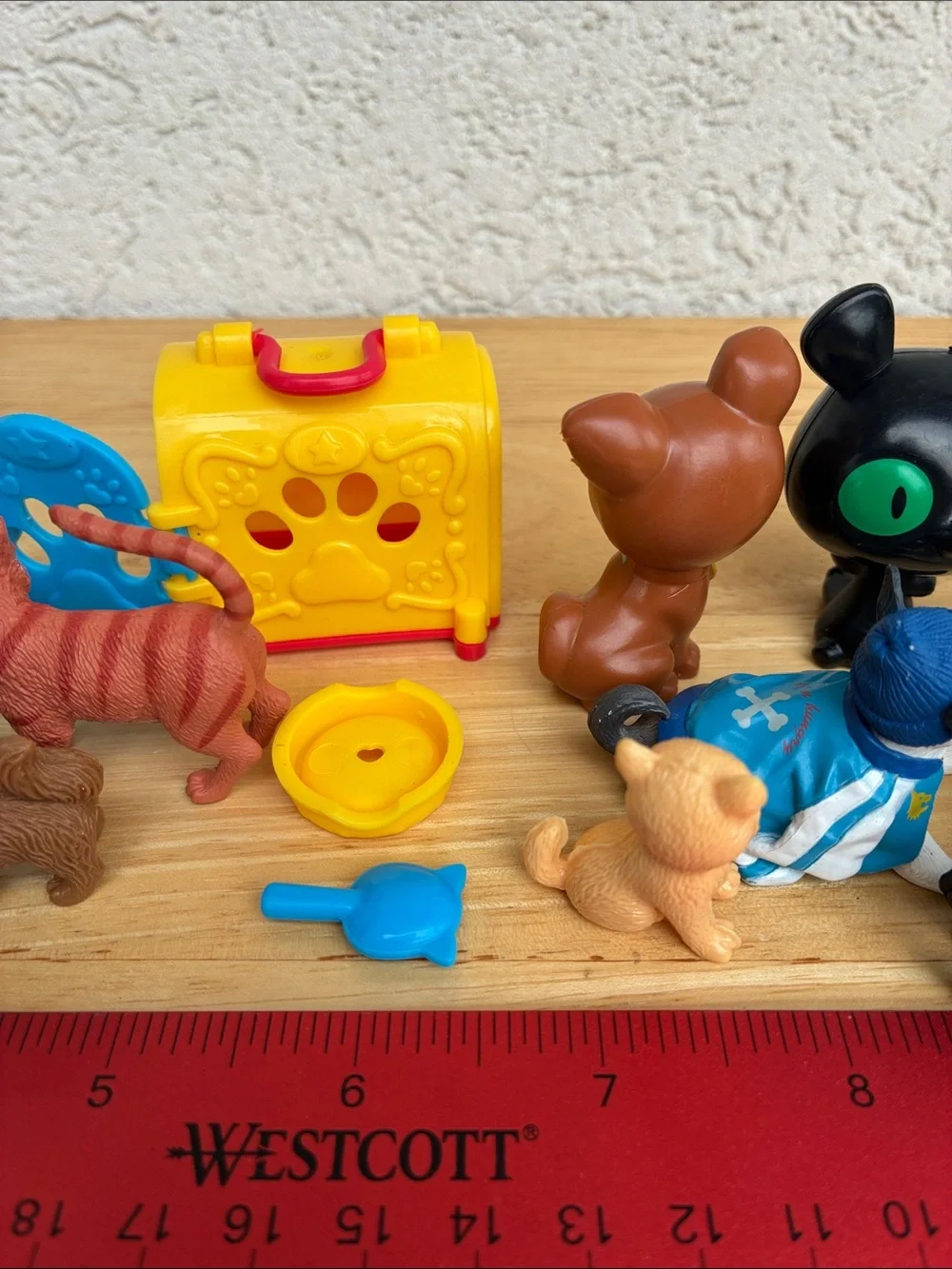 Cats and dogs and stuff! Lot of 17 small plastic!